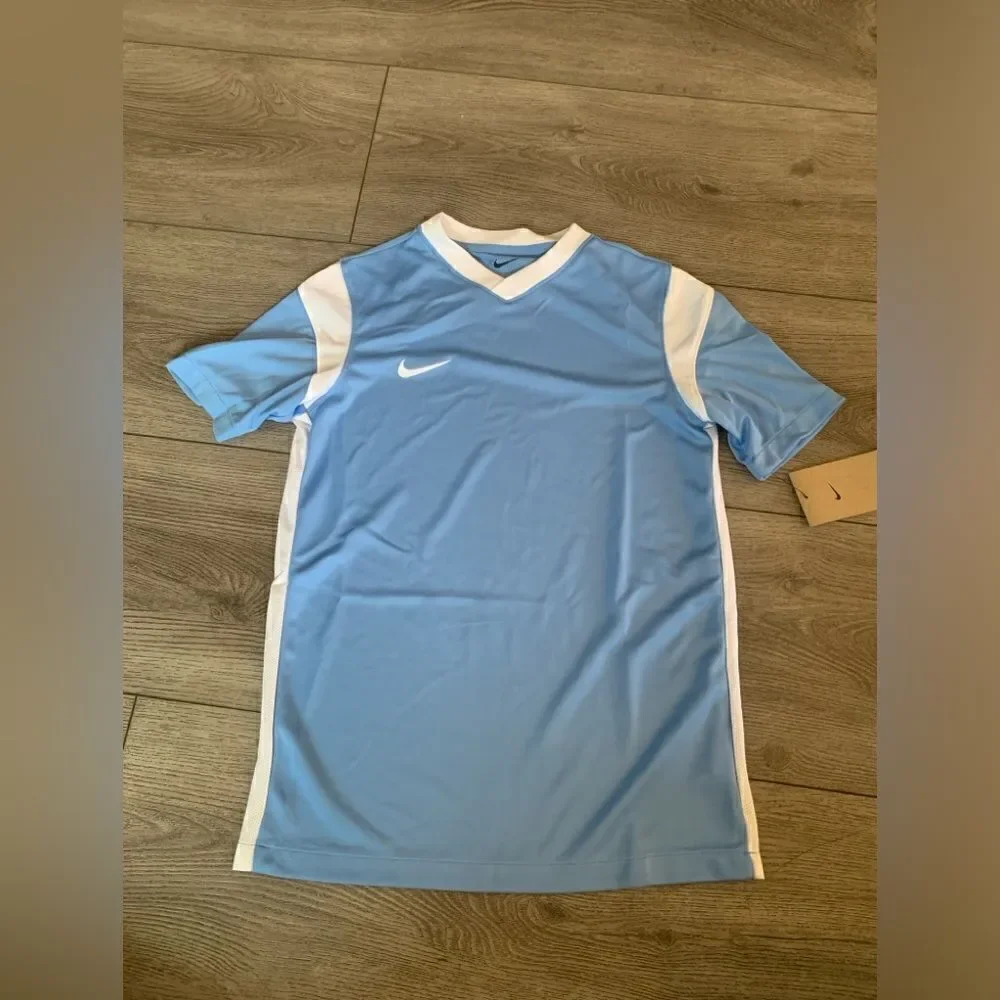 Nike kids football/soccer jersey great for any sport practice